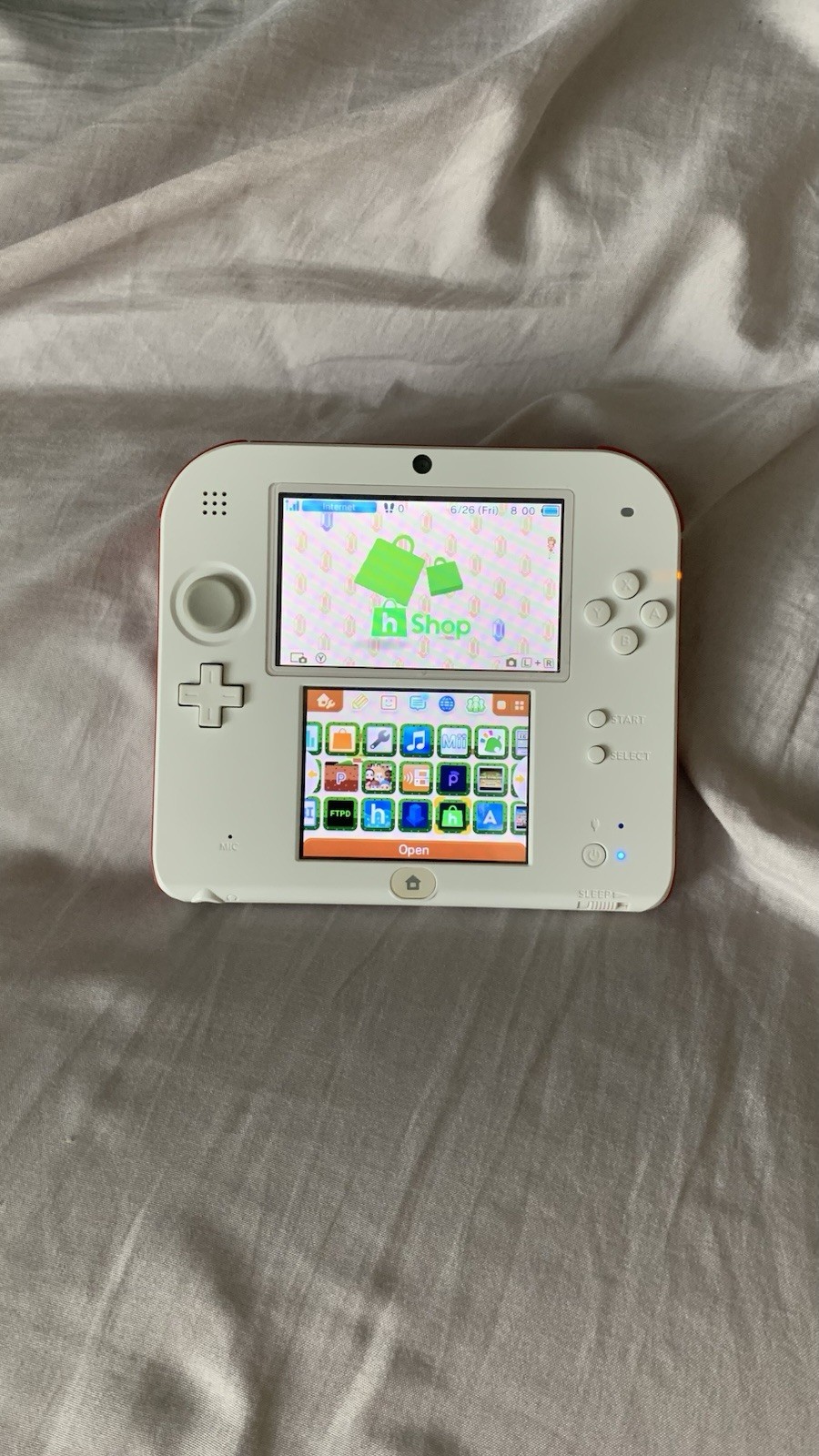 Nintendo 2DS Super Mario Bros. 2 Console Bundle – Scarlet Red