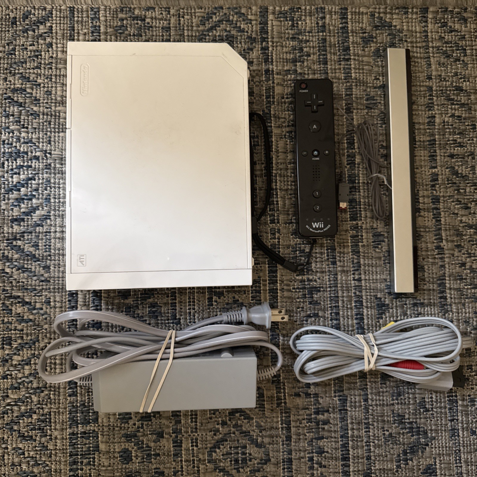 Nintendo Wii Console Bundle (Cables + Controller + Sensor bar) [TESTED] RVL-001