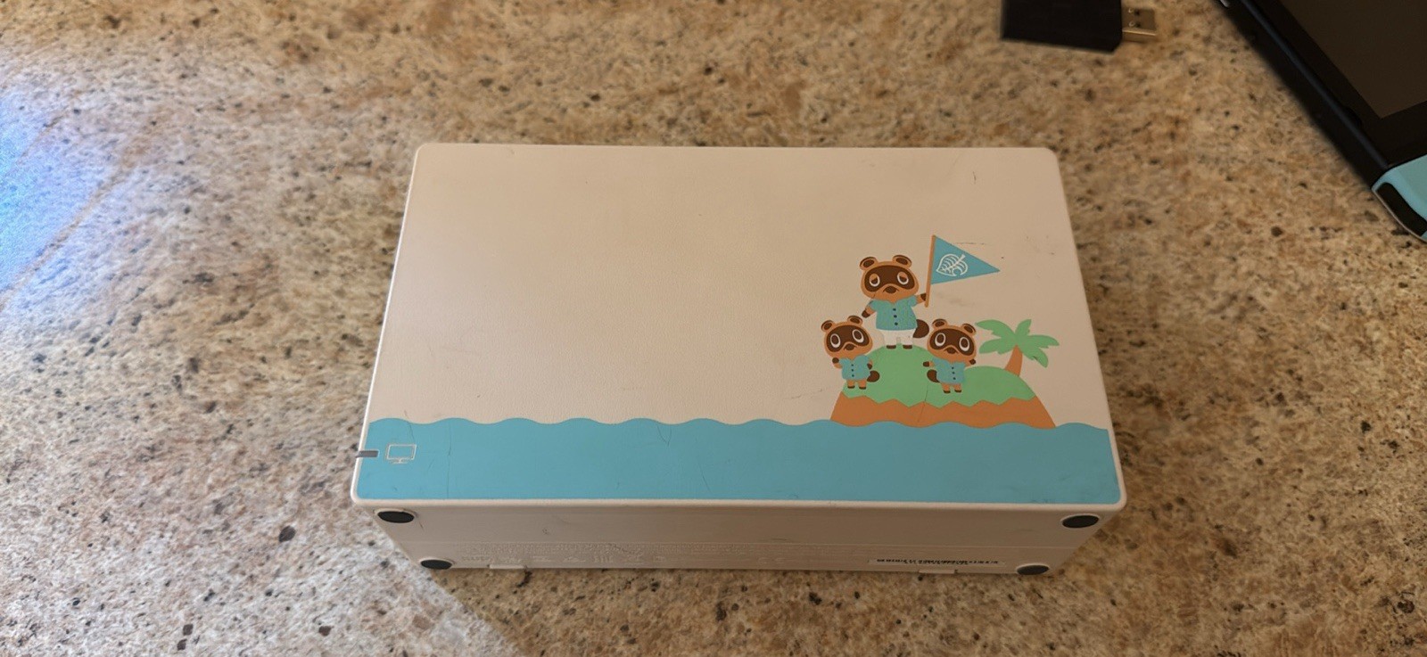 Nintendo Switch Animal Crossing New Horizons Edition + 8BitDo Bluetooth Adapter
