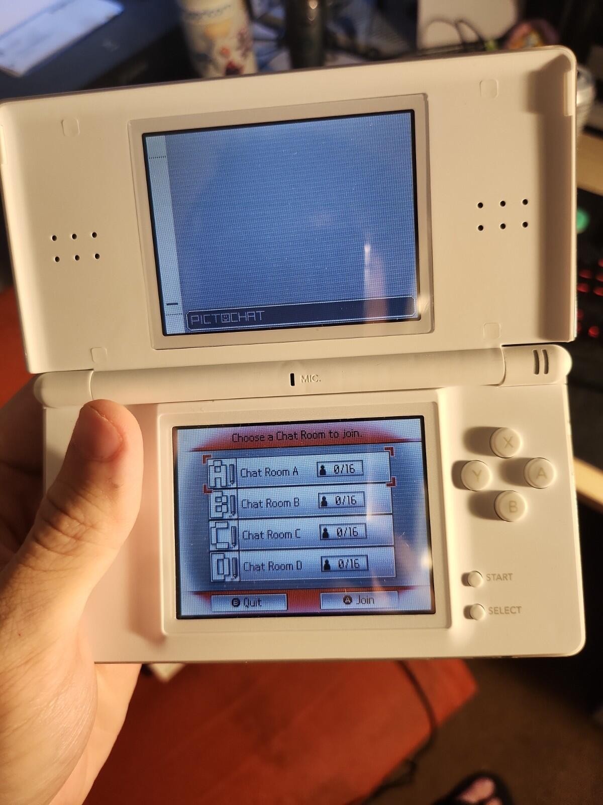 Nintendo DS Lite Handheld System – White (Bottom Screen Corner Issue)