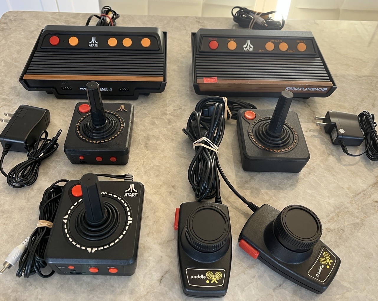 Atari Flashback 2 /4 Atari 2600 + Plug & play TV Games Set.