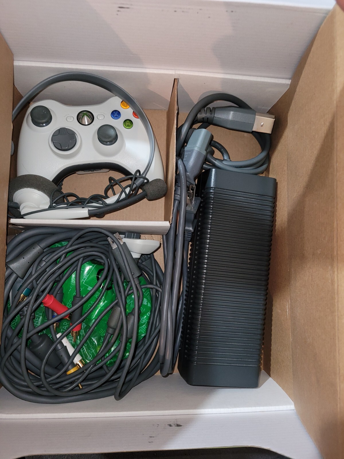 Xbox Arcade 5games Included Set W/remote, 2 Controlers & Wireless Networking…