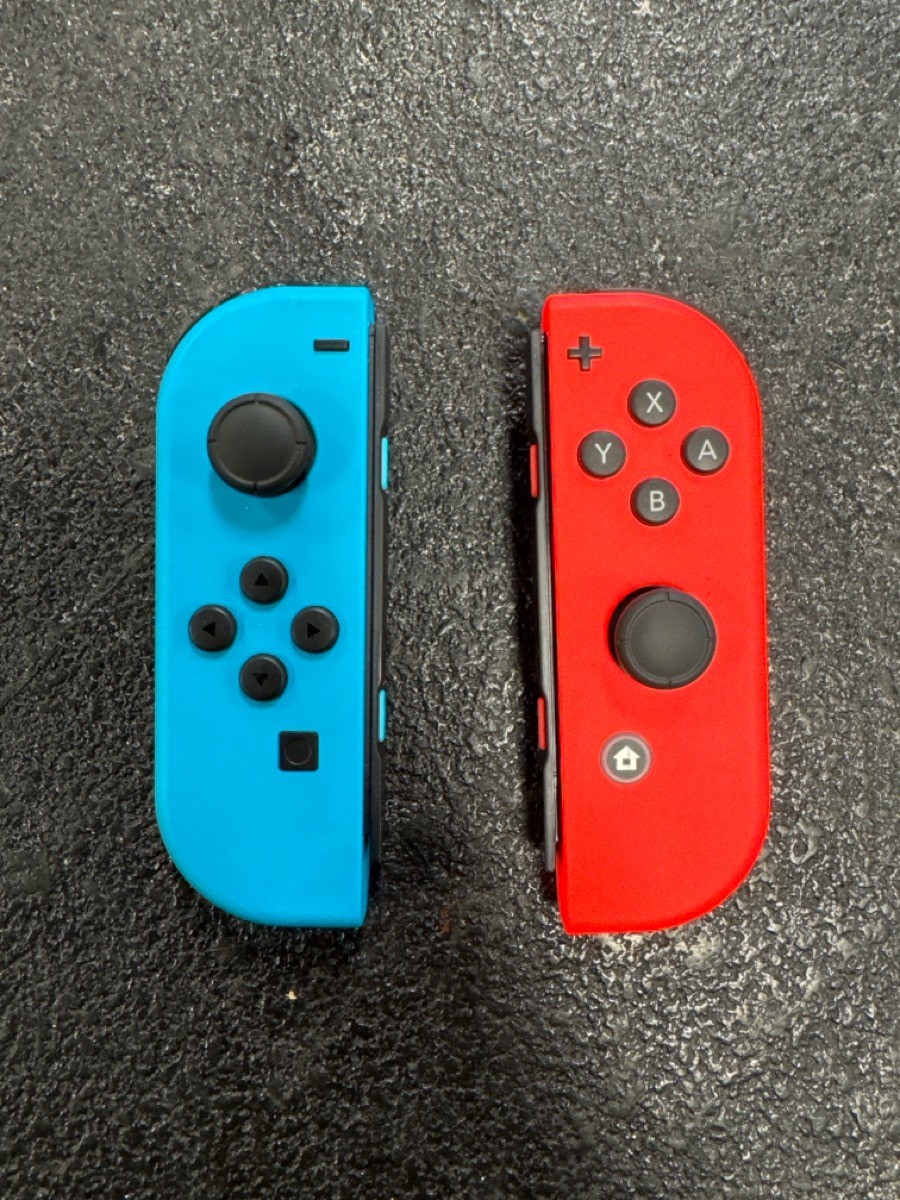 NINTENDO SWITCH W/ACCS *READ DESCRIPTION* (P17031421)