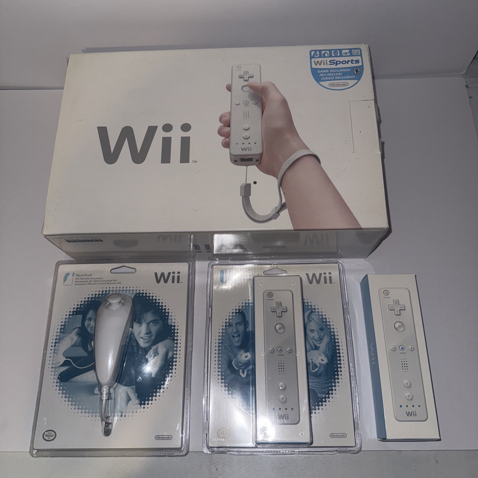 Nintendo Wii Console System RVL-001 In The Original Box w/ New Nunchuk