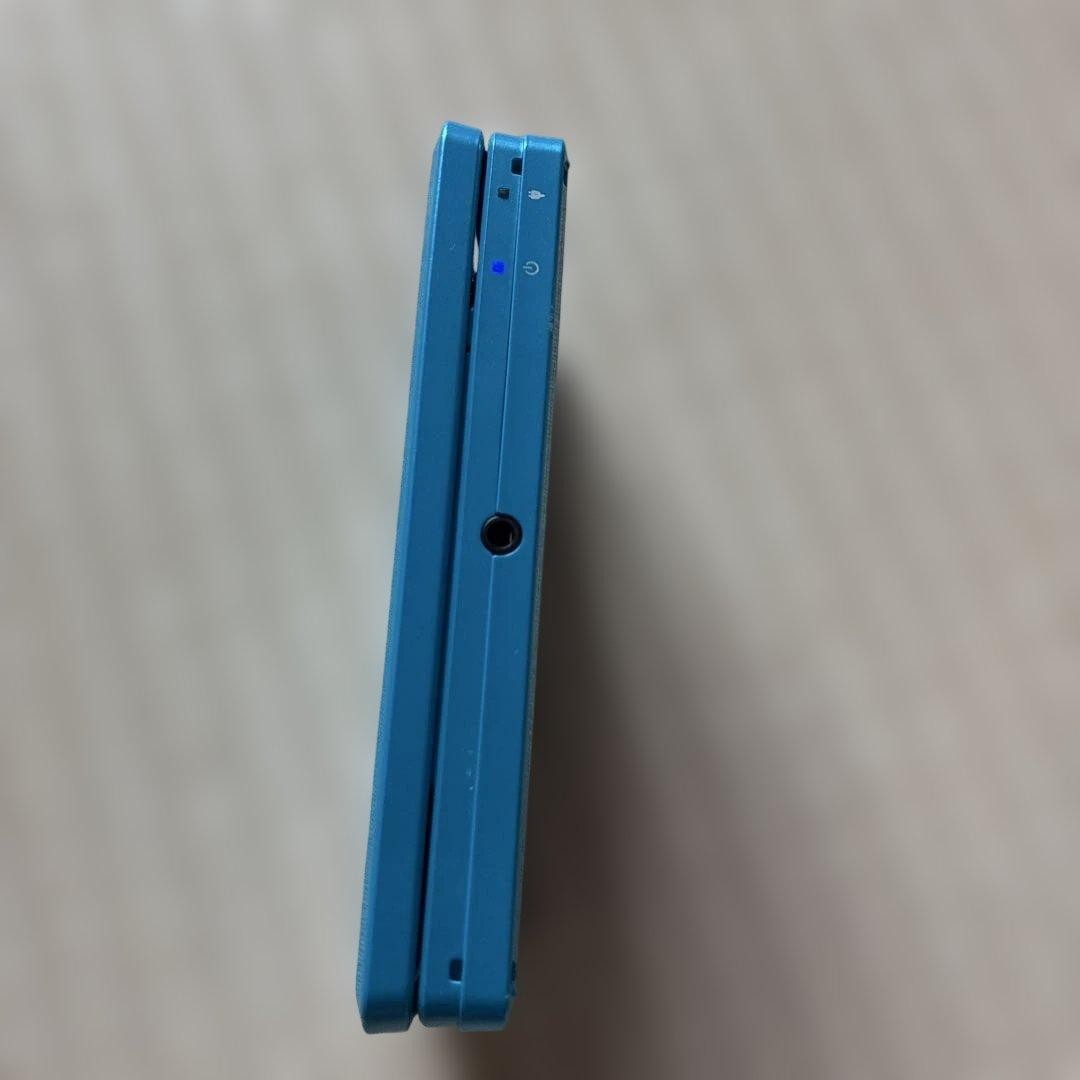 Excellent condition Nintendo 3DS Light Blue console with charging cable