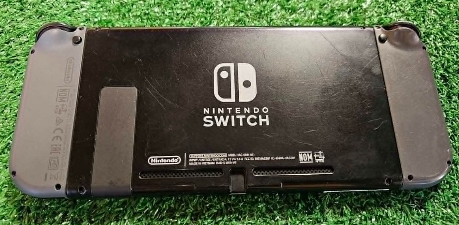 Nintendo Switch (HAC-001-01) Bundle (1 Game, 1 Joycon Set, Dock, Charger) TESTED