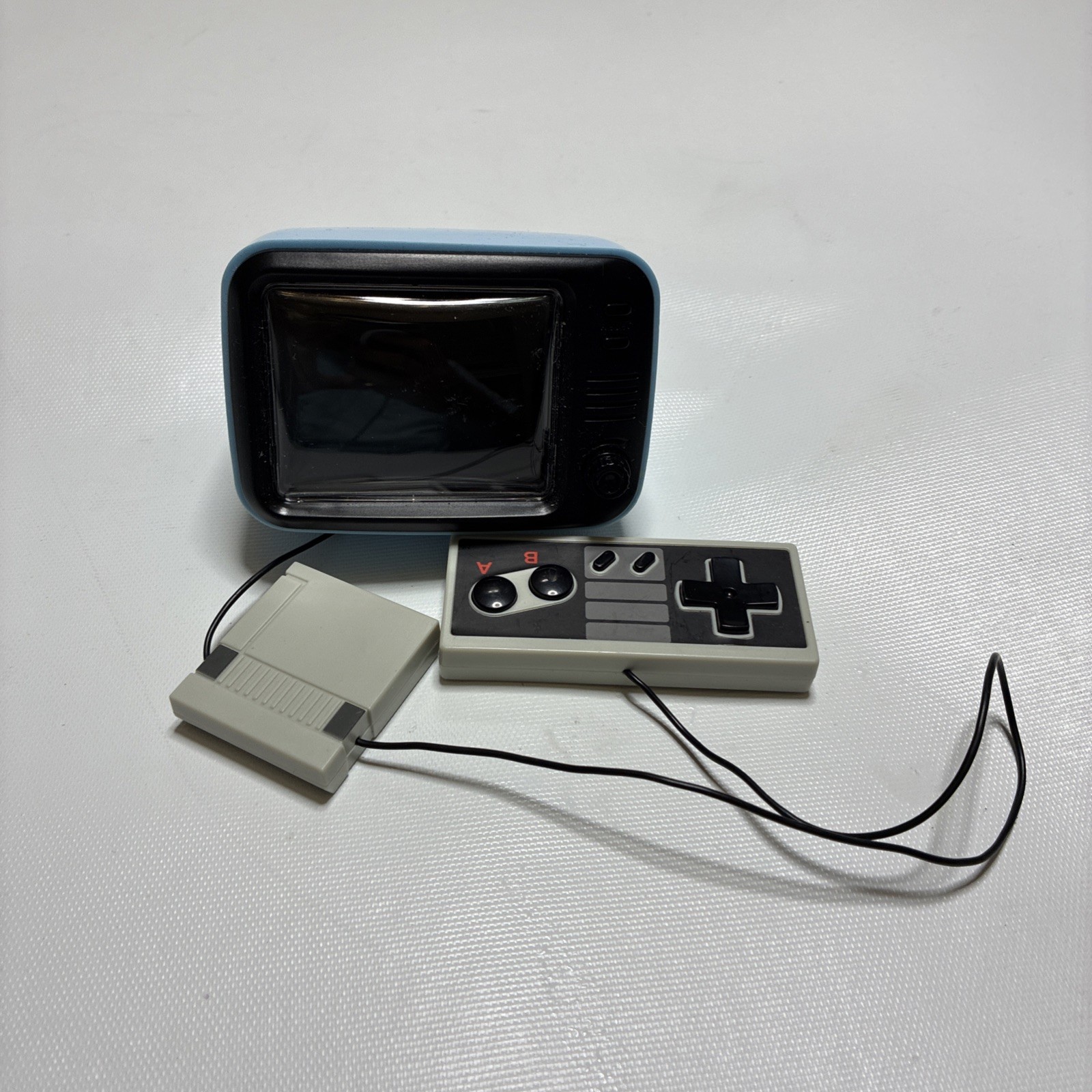 Retro Mini Portable Nintendo Console And Tv With Over 500 Games