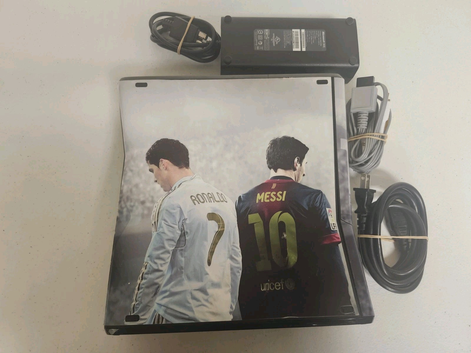 Microsoft Xbox 360 S – Model 1439 – FOR PARTS/REPAIR – Ronaldo/Messi Skin
