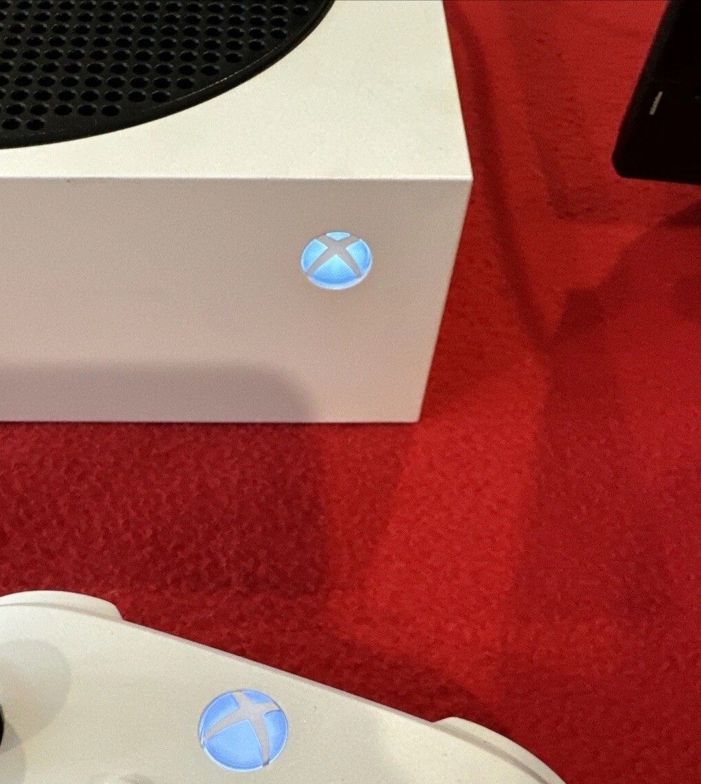 Microsoft Xbox SERIES S 512GB White Bundle Console W Wireless Controller + Cords