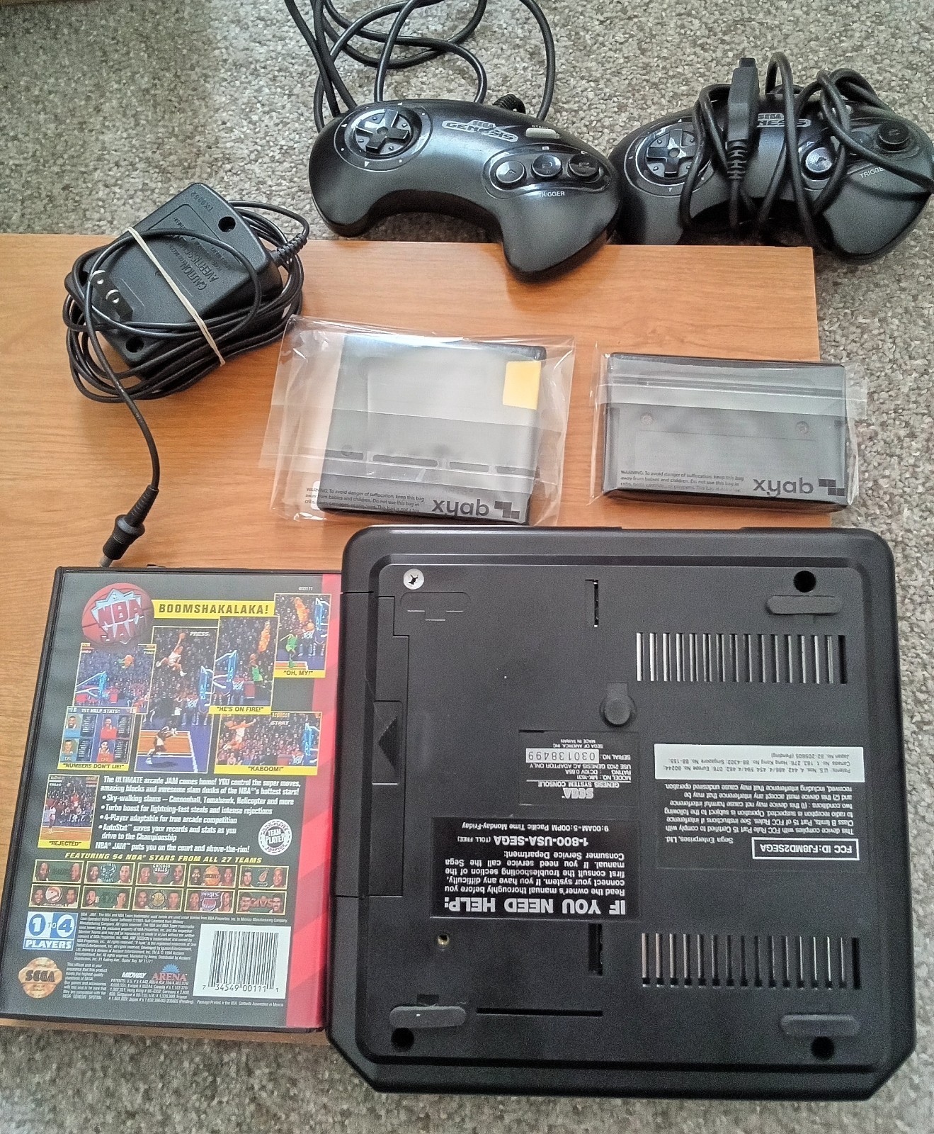 Sega Genesis System Model 2 Console Complete w/ NBA Jam & TE NHL 97. tested