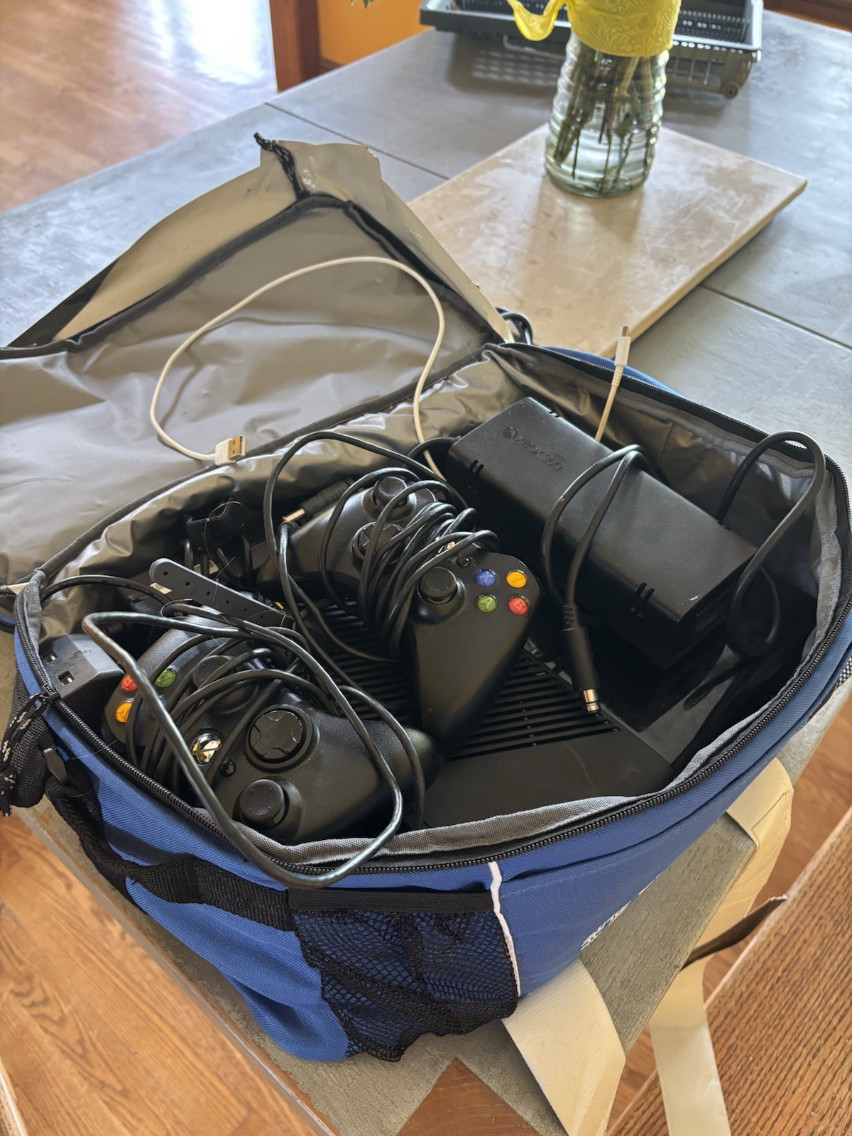 X Box 360 E Model 1538 Console With 2 Controllers Cords And Power Supply