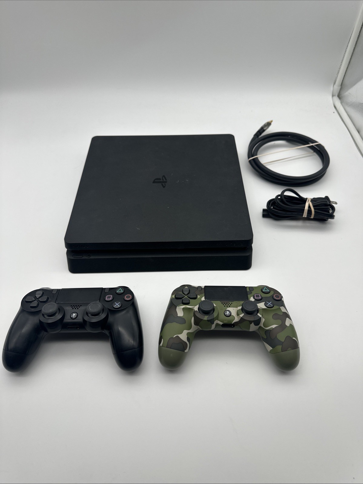 Sony PlayStation 4 PS4 Slim Console Bundle Black 2 Controllers HDMI Cord Tested