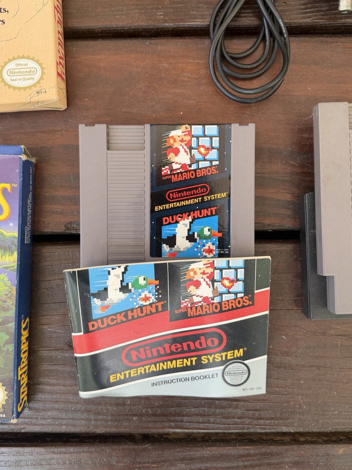1988 Nintendo NES Action Set Console w/ Box-Controllers-Gun-Adv Remote & 7 Games