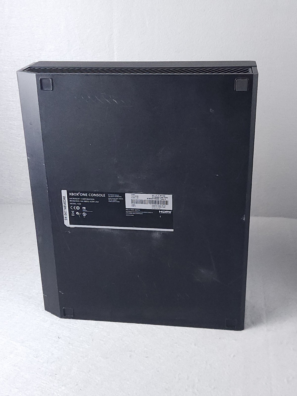 Microsoft Xbox One Console 1540 For Parts Repair – Light Flashes Wont Stay On