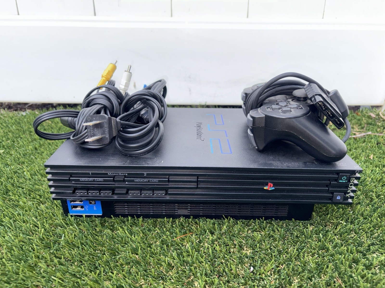 Sony PlayStation 2 PS2 Fat SCPH-30001 Console w/ Controller Cables OEM Bundle