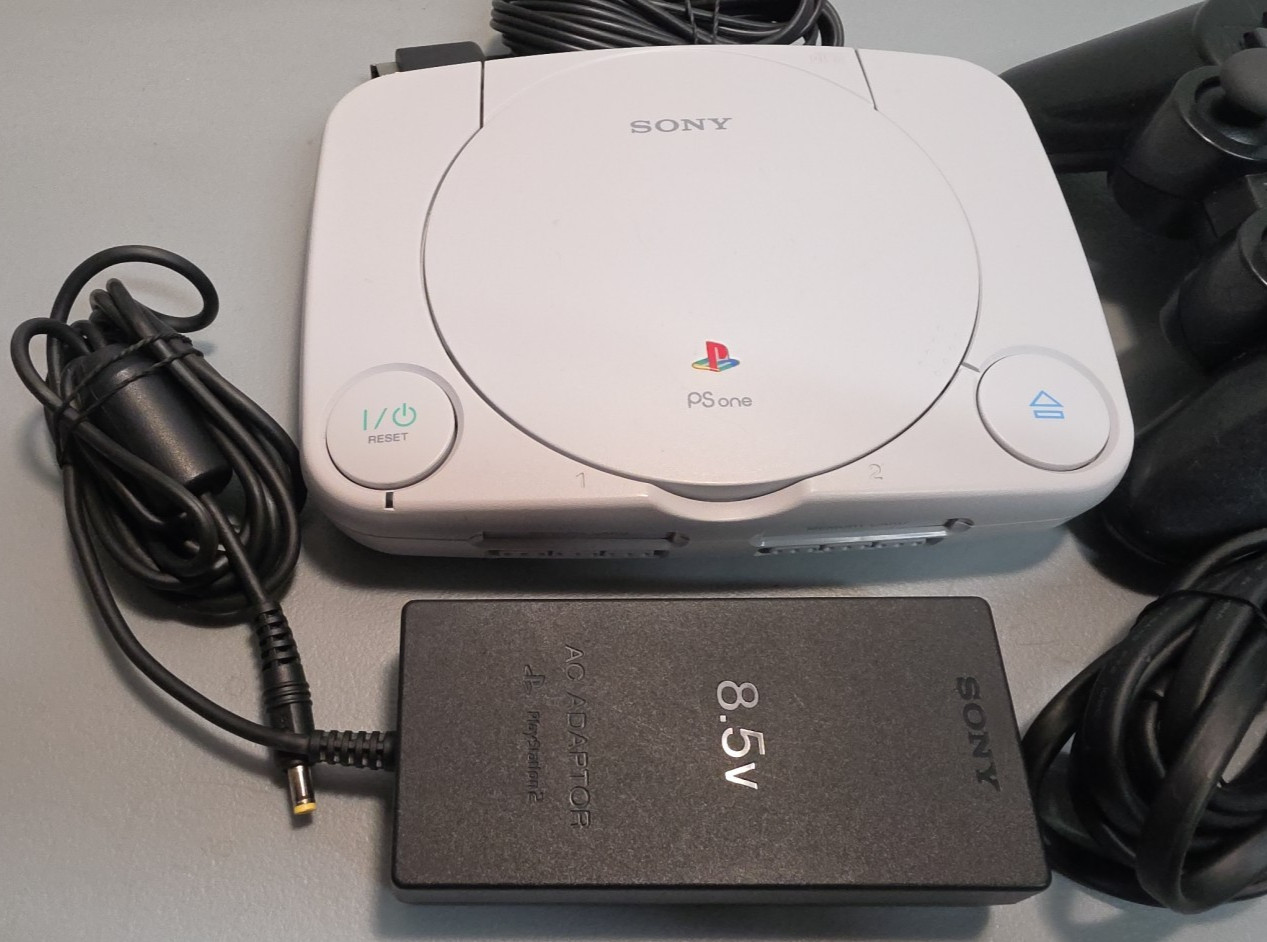 Sony PS1 PlayStation Slim SCPH-101 Console – W/ OEM Accesories & PS2 Controller