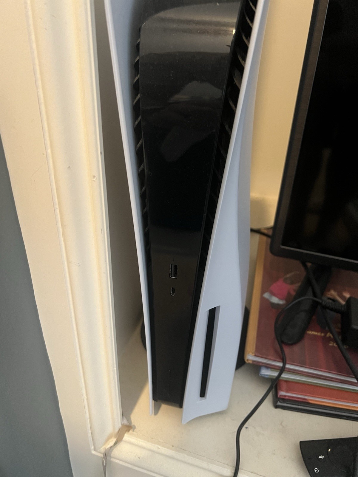 Sony PS5 Digital Edition Console – White 825gb
