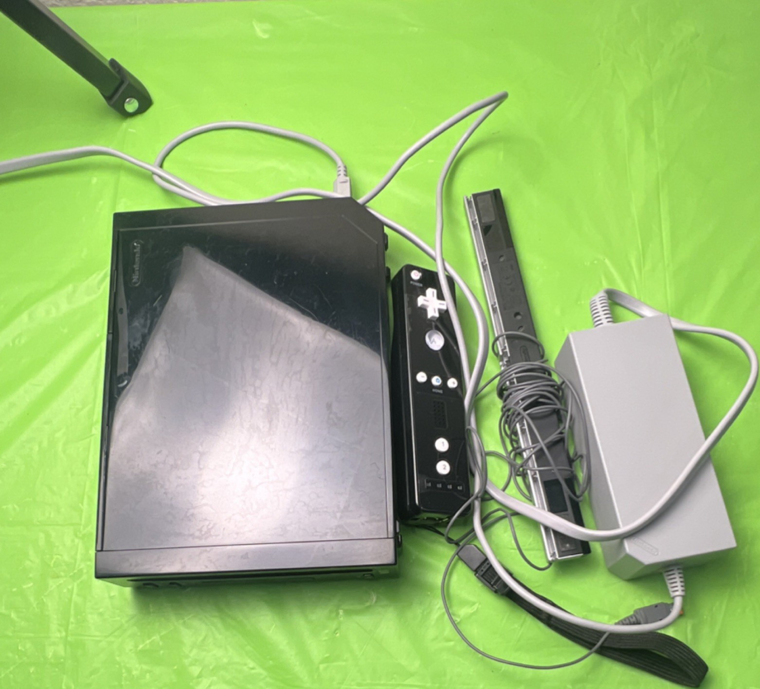 Nintendo Wii Black Console RVL-001 NTSC-U/C Wi-Fi Sensor Bar Power A/V