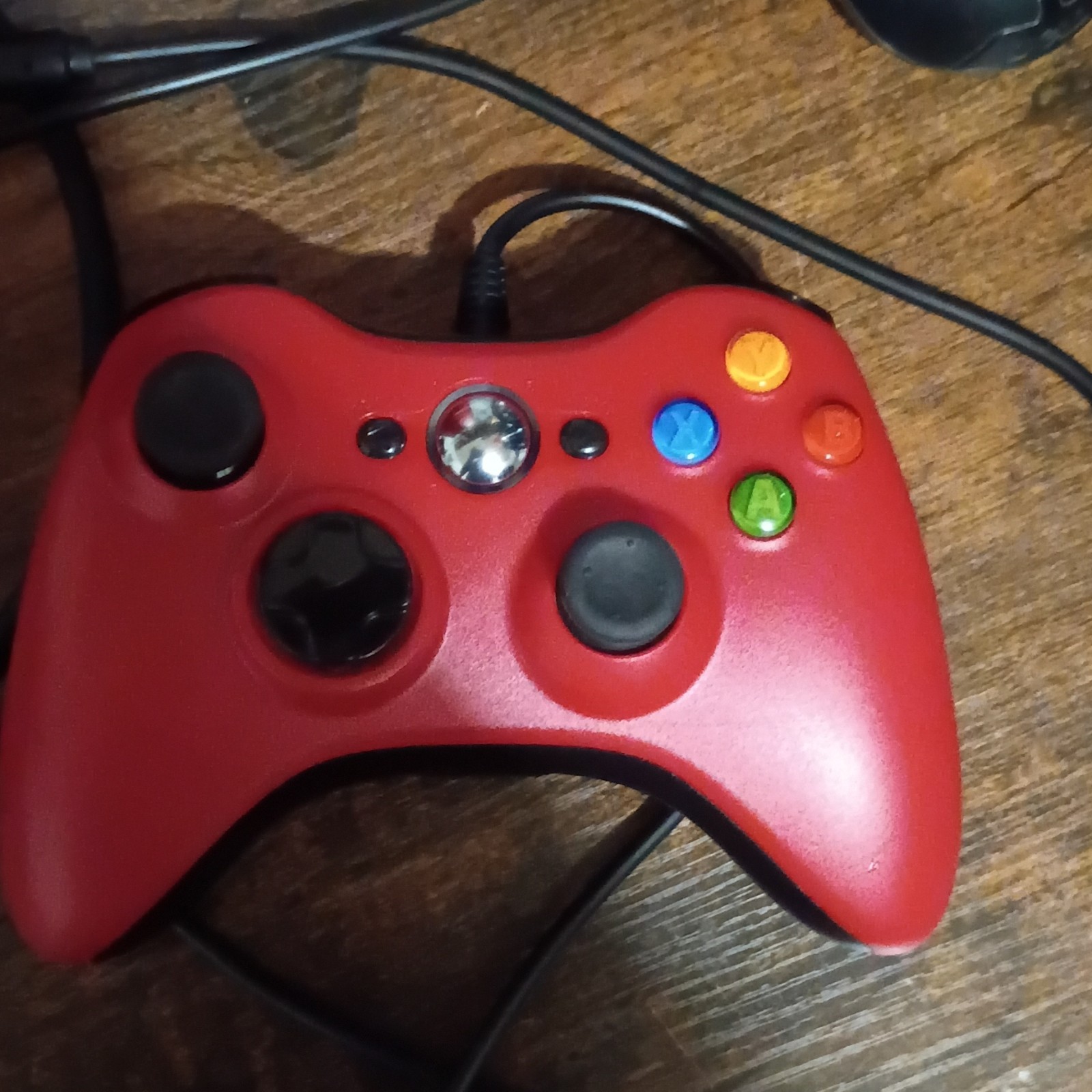 Microsoft Xbox 360 S 4GB Model, red, Controllers + 2 Games