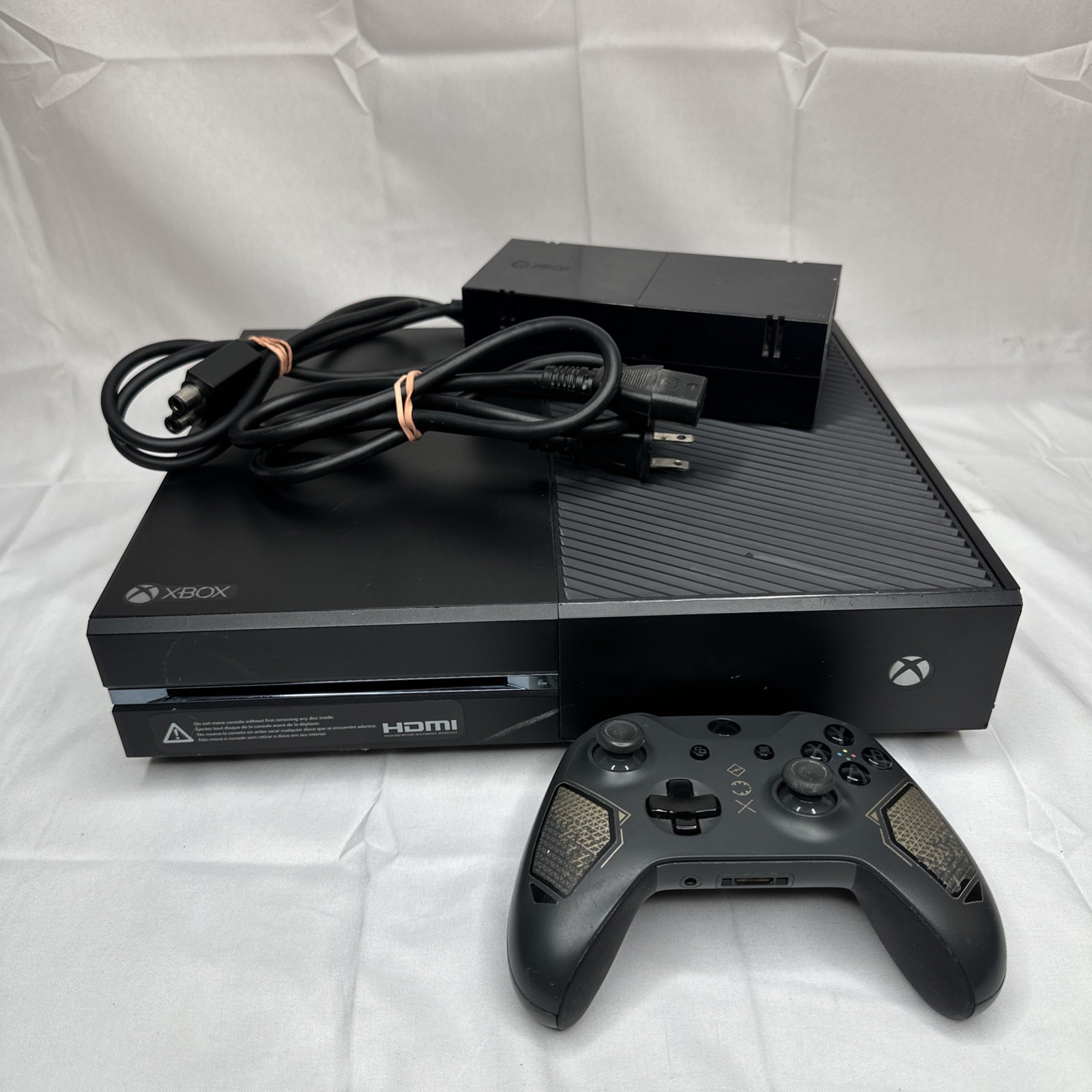 Microsoft Xbox One 1540 500GB Console – Black with Special Recon Tech Controller