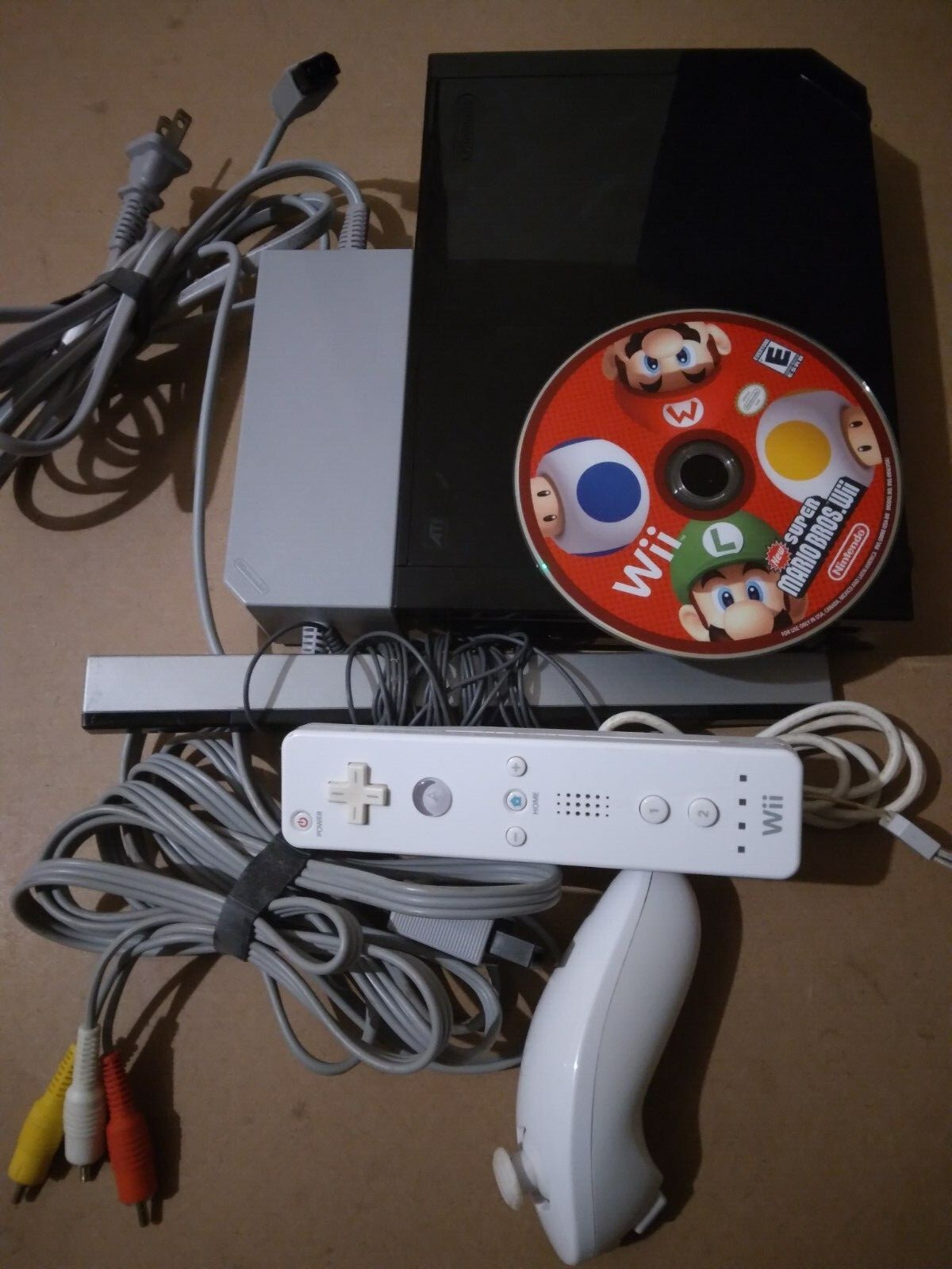 Nintendo Wii With New Super Mario Bros. authentic + cords & controller