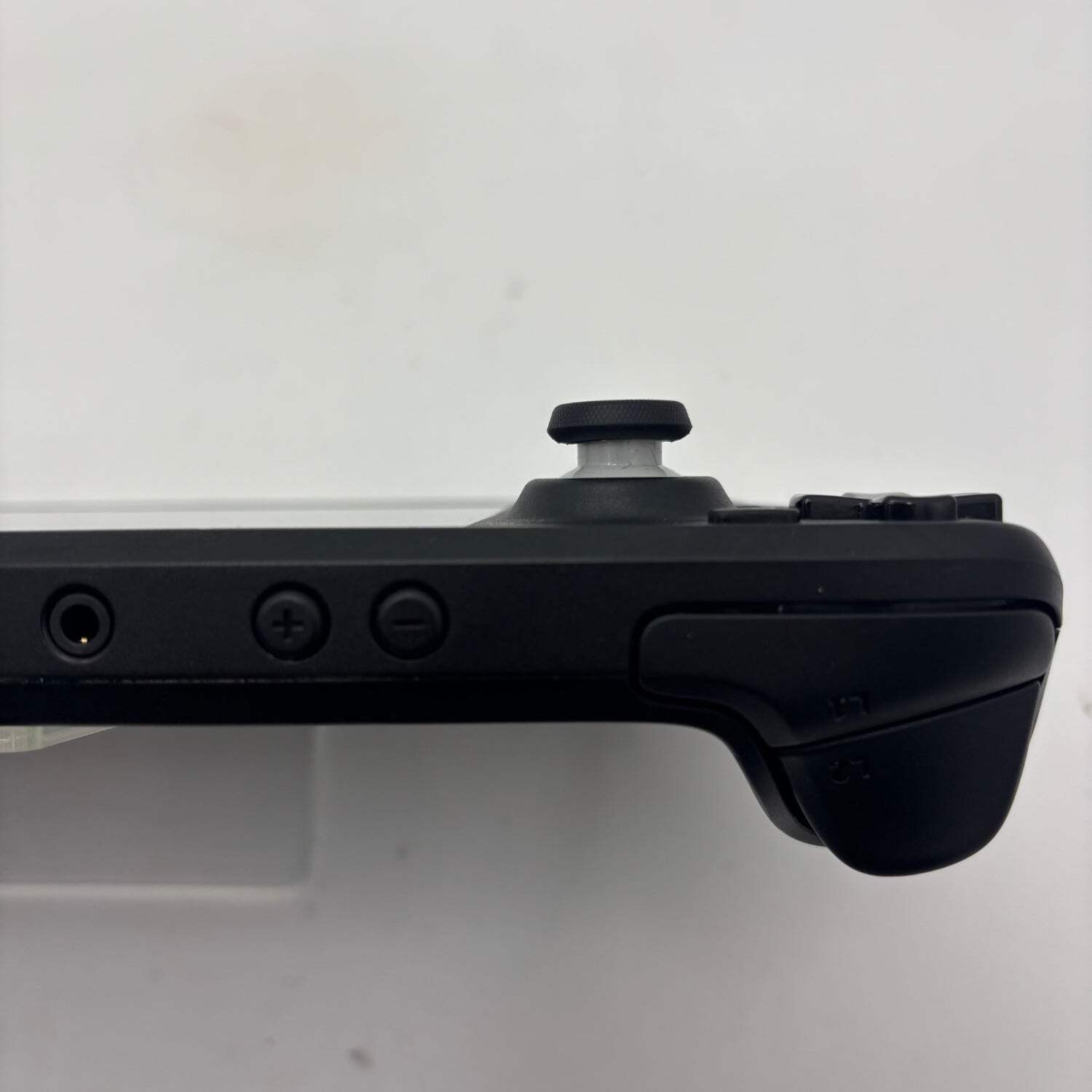 Valve Steam Deck 7″ AMD 7nm Ryzen APU 16GB RAM 64GB Black 1010