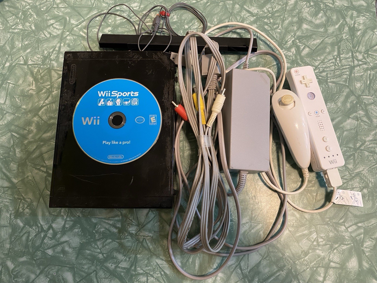 Nintendo Wii Video Game System Console Bundle RVL-101 Black w/ Wii Sports!