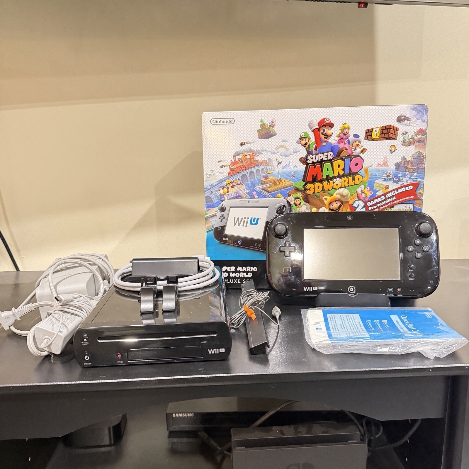 Nintendo Wii U 32 GB Super Mario 3D World Deluxe Set TESTED Black