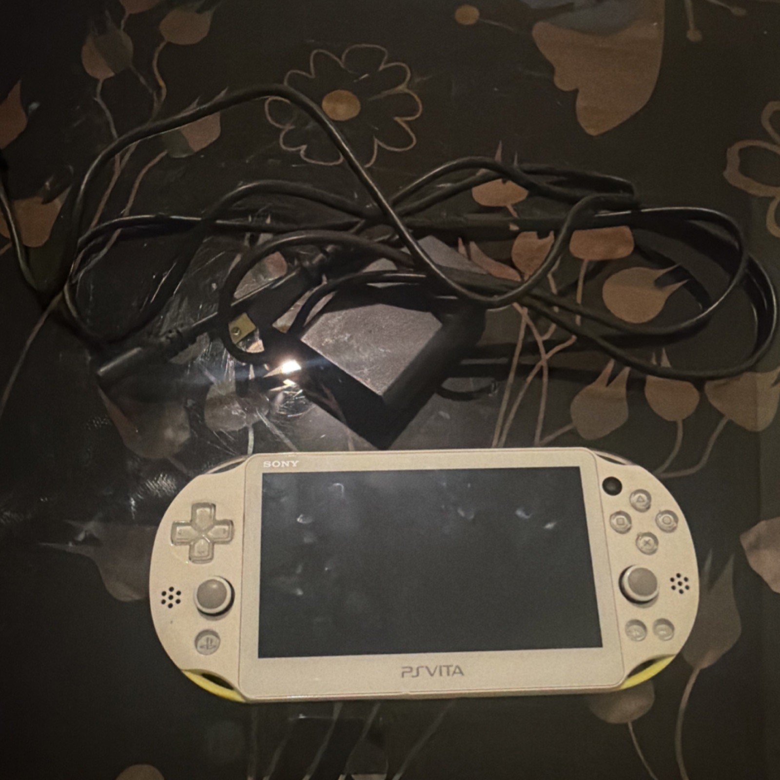 Sony PS Vita (Lime Green/White)Handheld System Touchscreen Camera