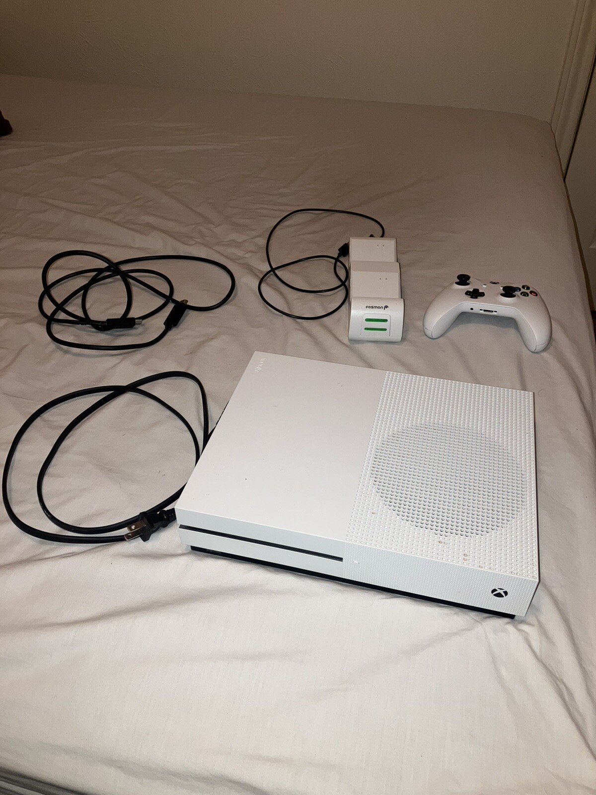 Microsoft Xbox One S 1TB Console. 1 Rechargeable Control & 1 Game
