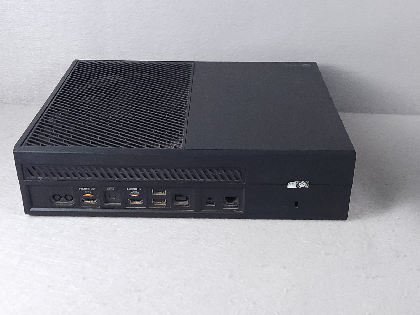 Microsoft Xbox One Console 1540 For Parts Repair – Light Flashes Wont Stay On