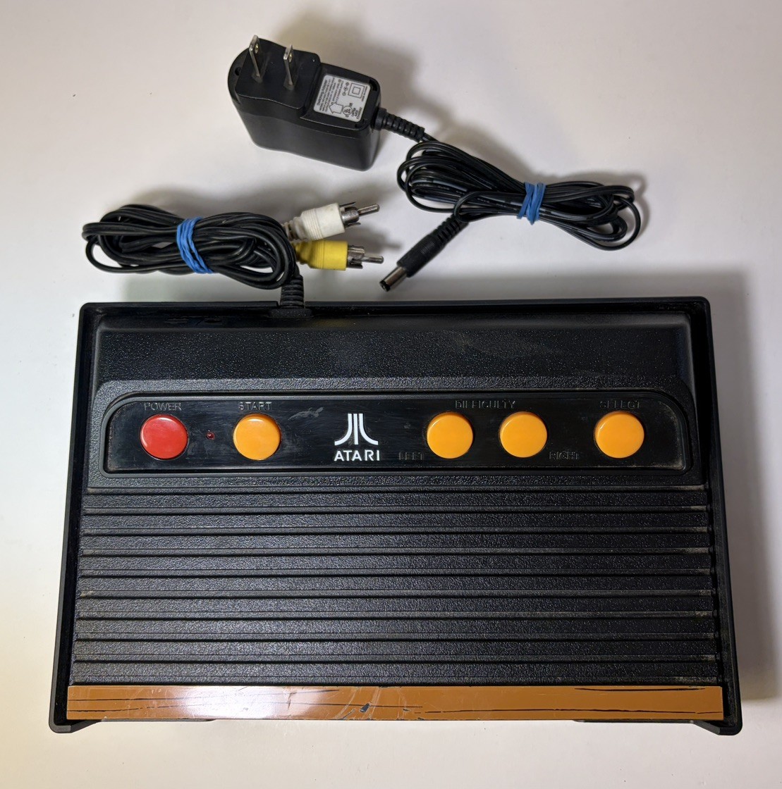Atari Flashback 4 Console – Only Turns On – Displays – No Controller – Cable