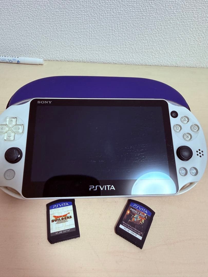 PSVITA Sony Playstationvita Pch-2000 Za11 With Software Japan