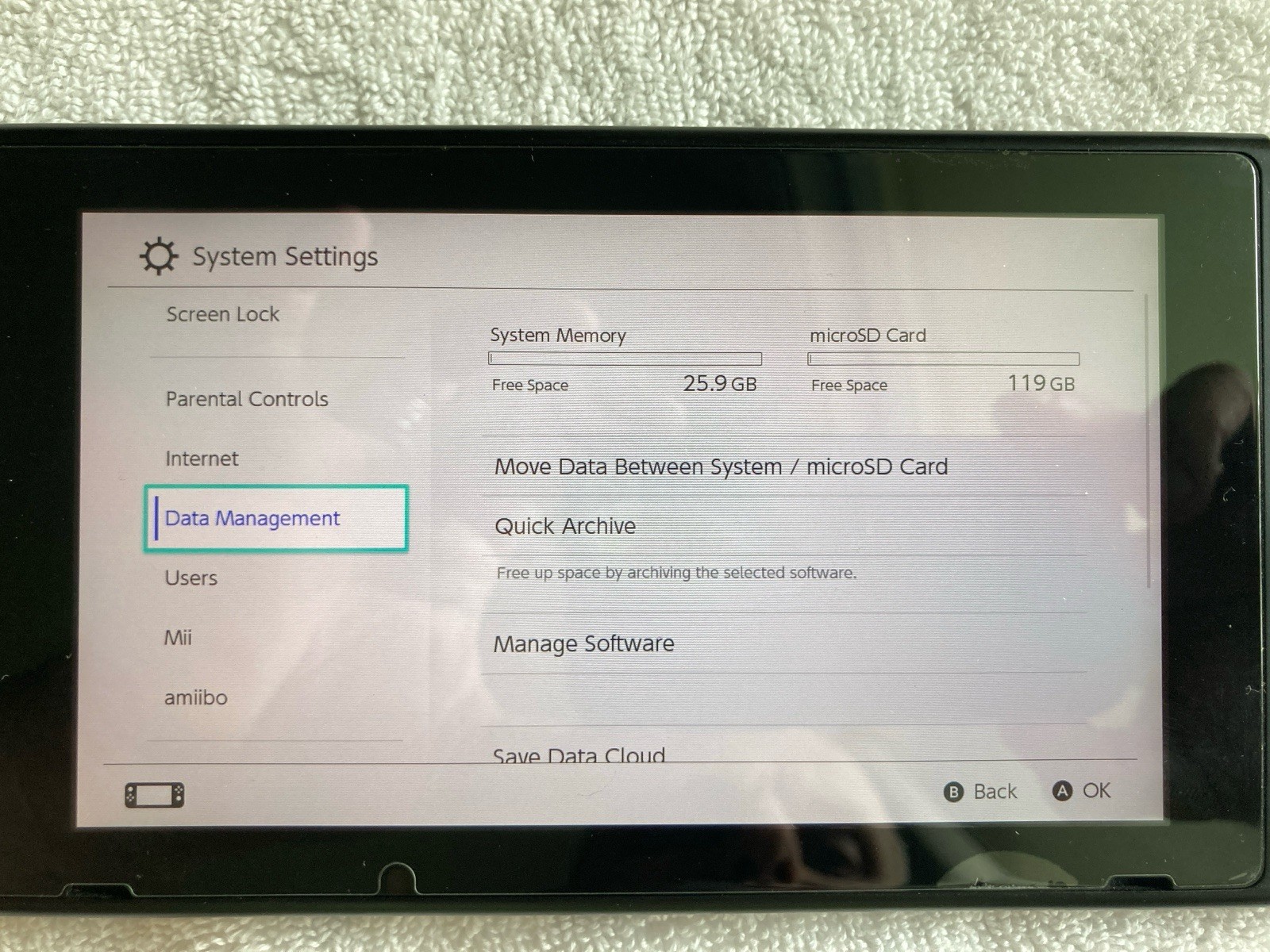 Nintendo Switch -HAC-001- Unpatched + 120 GB SD Card, Dock, Power, Box, 3 Joycon