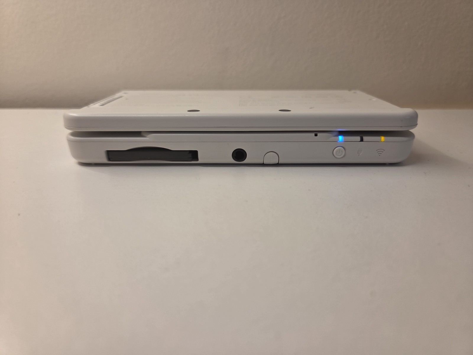 USED New Nintendo 3DS WHITE console