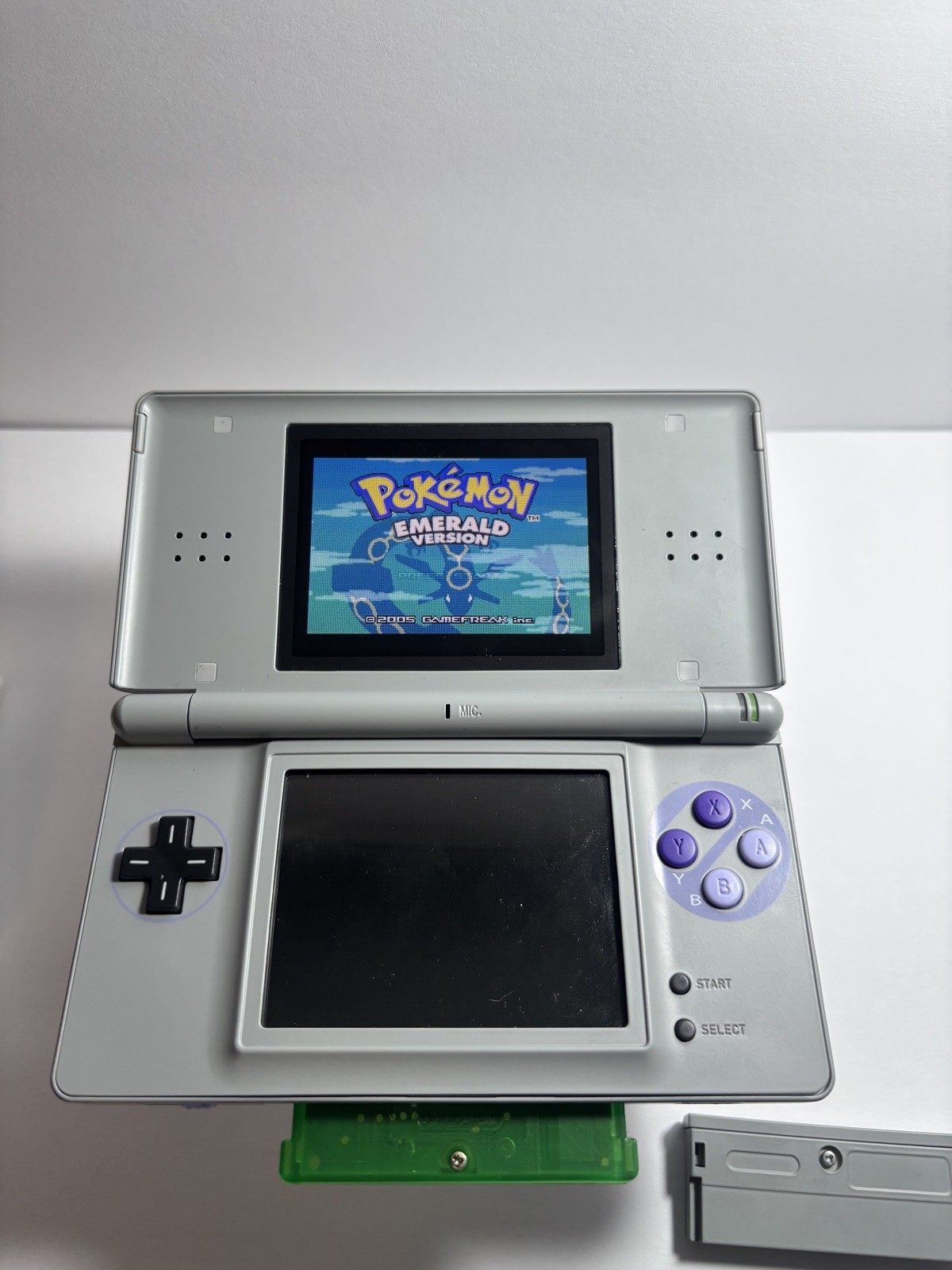 Nintendo ds SNES Bundle With Charger, Emerald and screwdriver/buttons