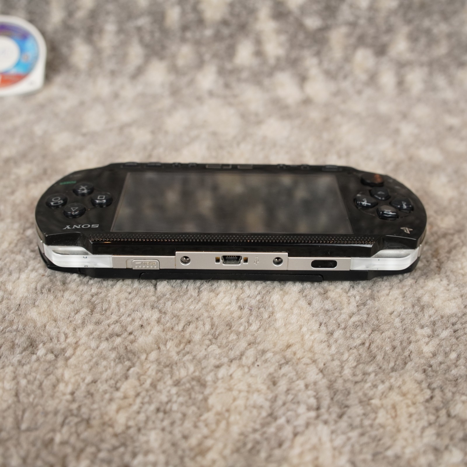 Sony PSP-1001 Handheld Console Black W/ Charger 32MB Stick New Battery Game Disc