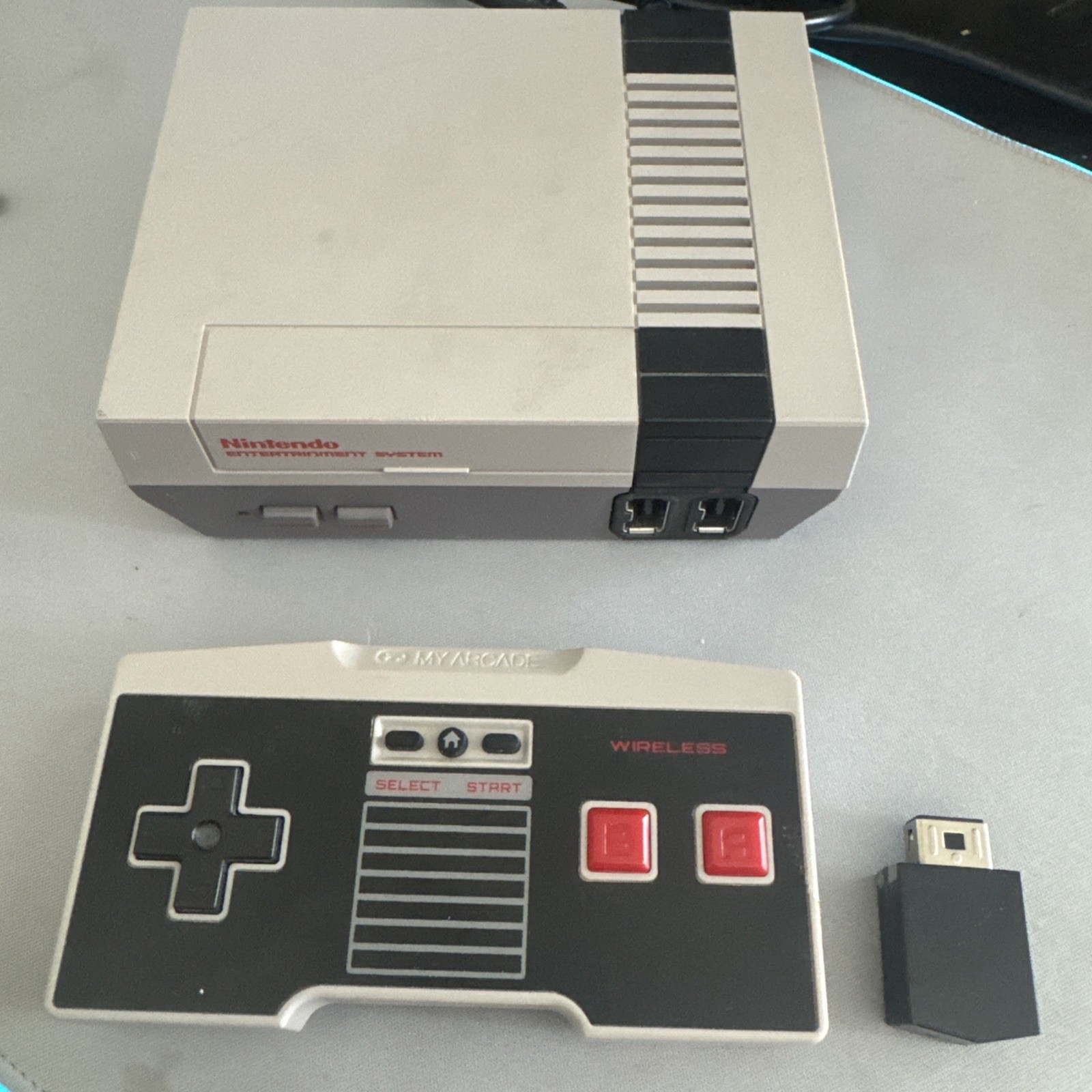 Nintendo NES Mini Classic Edition Console White/Gray With wireless controller