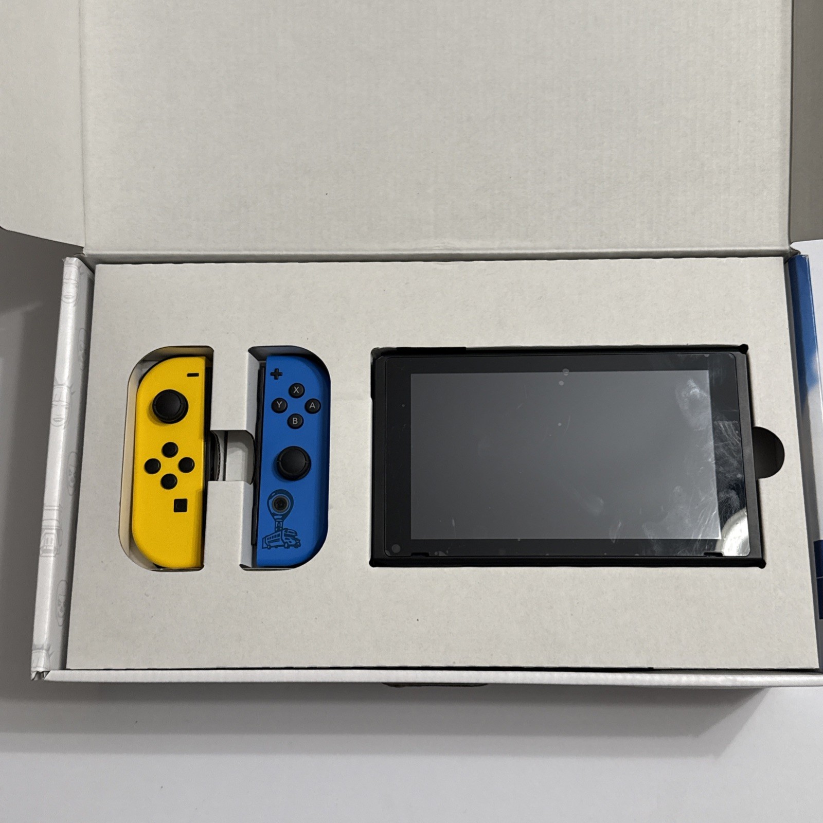 Nintendo Switch Fortnite Wildcat Bundle Edition System 32GB & Box (2020) No Code