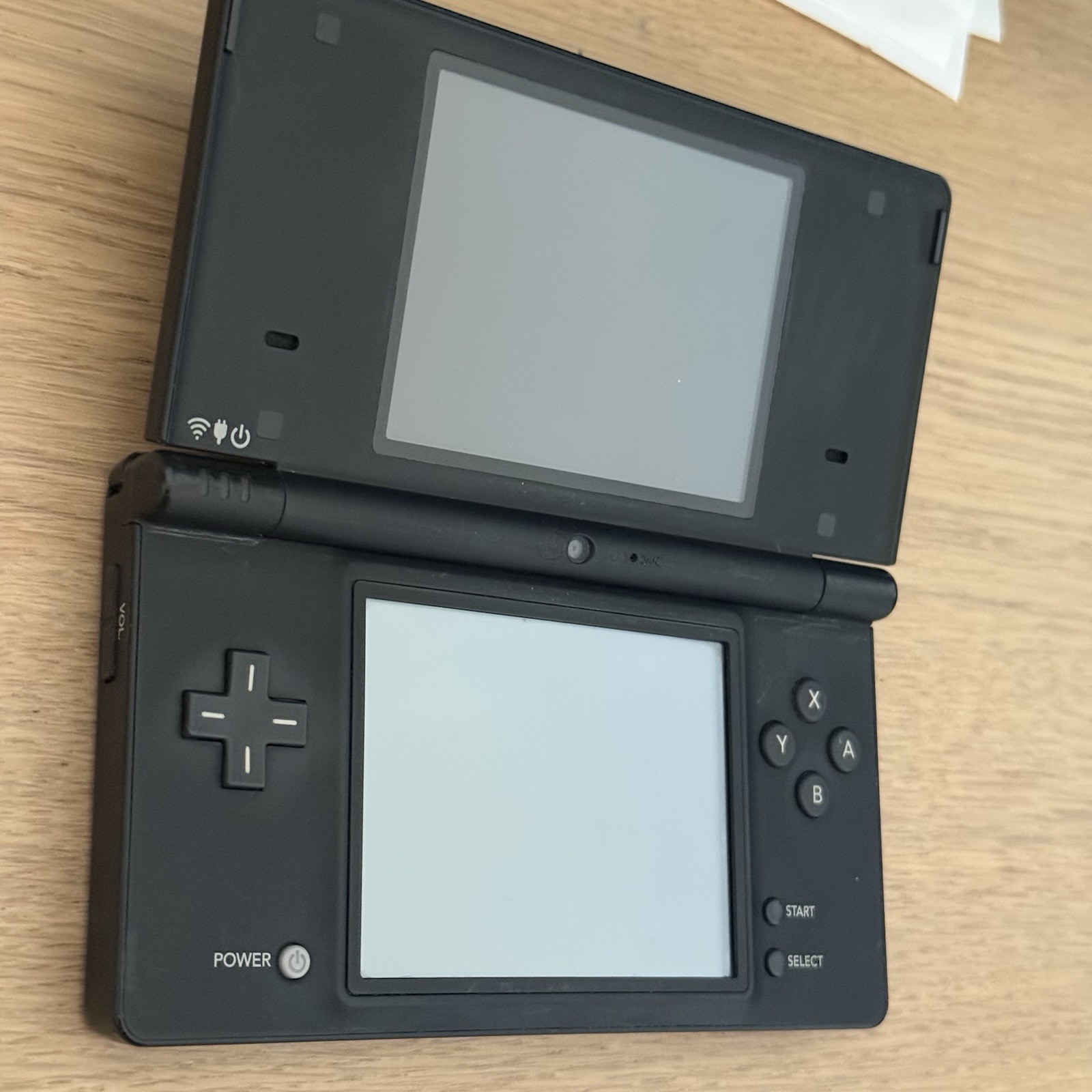 Nintendo DSi Black Onyx Console Tested And Working Includes Carrying Case READ!!