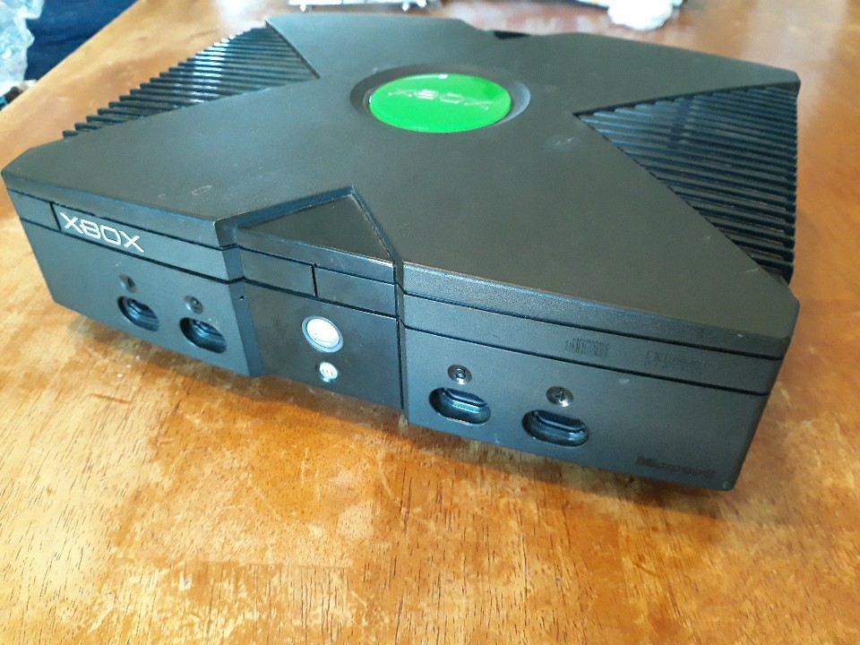 Original OG Microsoft xBox console v1.0 cords controller – Powers on won’t eject