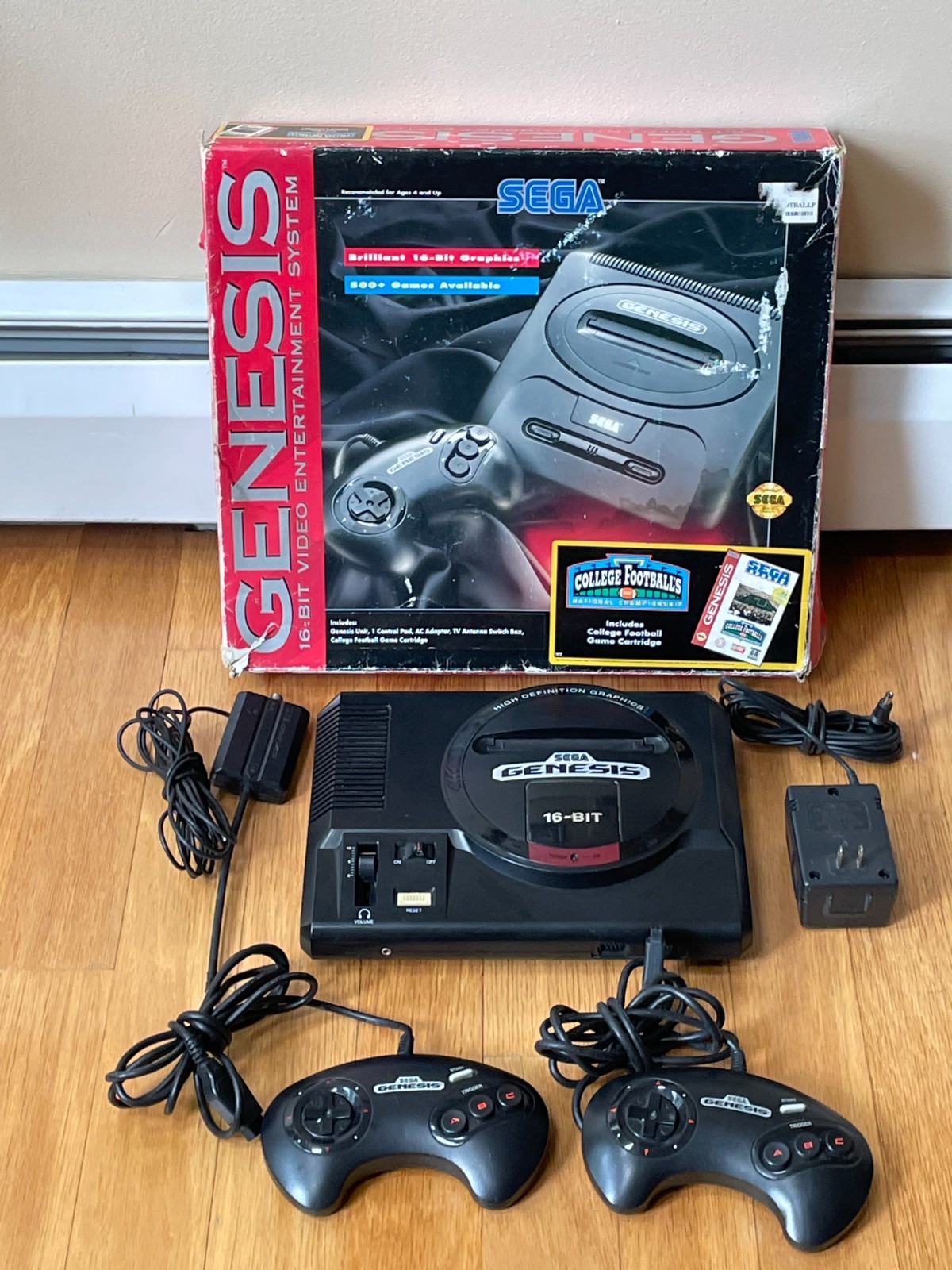 SEGA GENESIS 16 BIT MODEL 1 CONSOLE 2 CONTROLLERS IN MODEL 2 BOX TESTED & WORKS