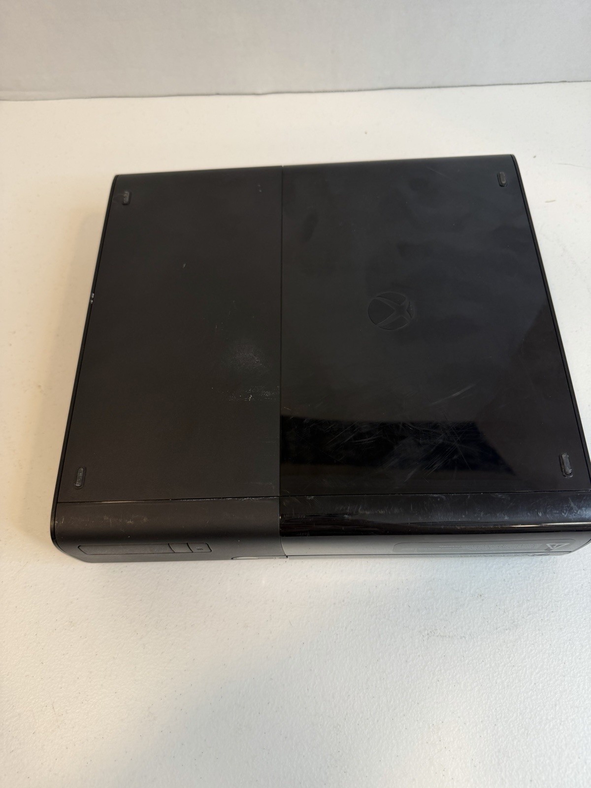 Microsoft Xbox 360 E Console Model 1538 Tested Powers On No HDD 2 Controllers