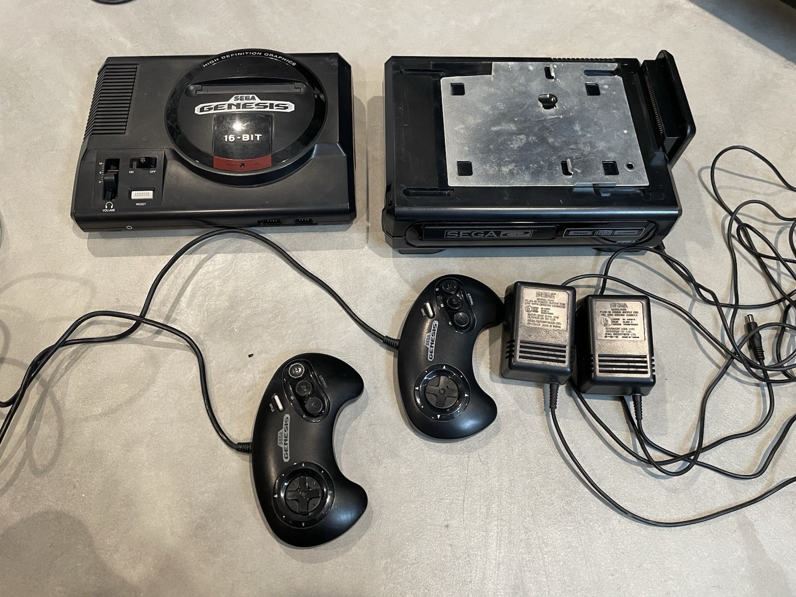 Model 1 Sega Genesis And Sega CD – Tested – See Decription