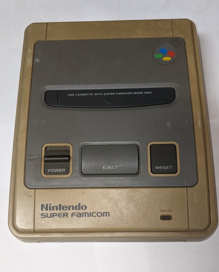 Broken, For Parts. Nintendo Super Famicom Console. HVC-002. BROKEN – SF04