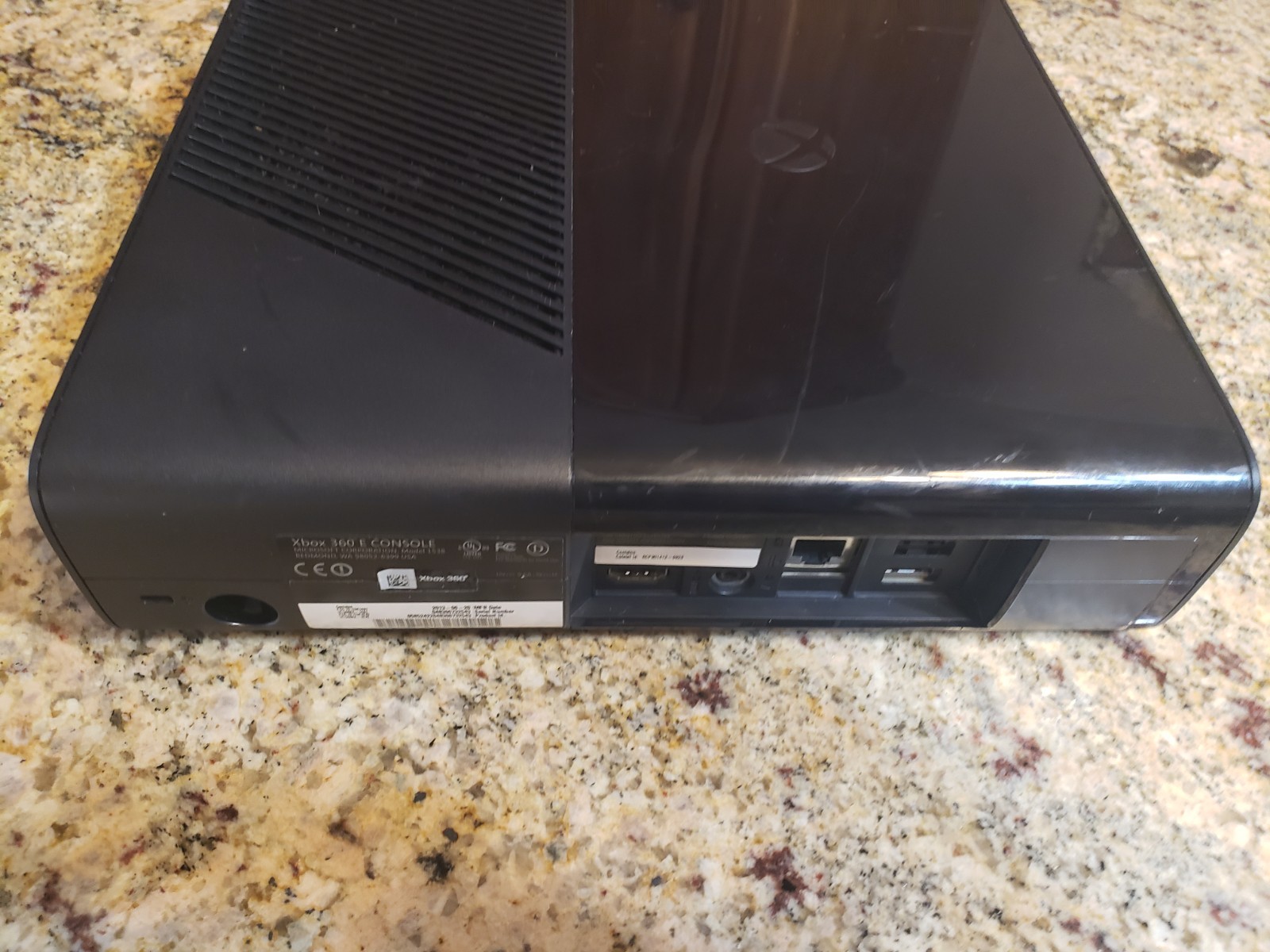 Xbox 360 E Console Model 1538 4GB – Bundle: Controller, Power Supply, Game