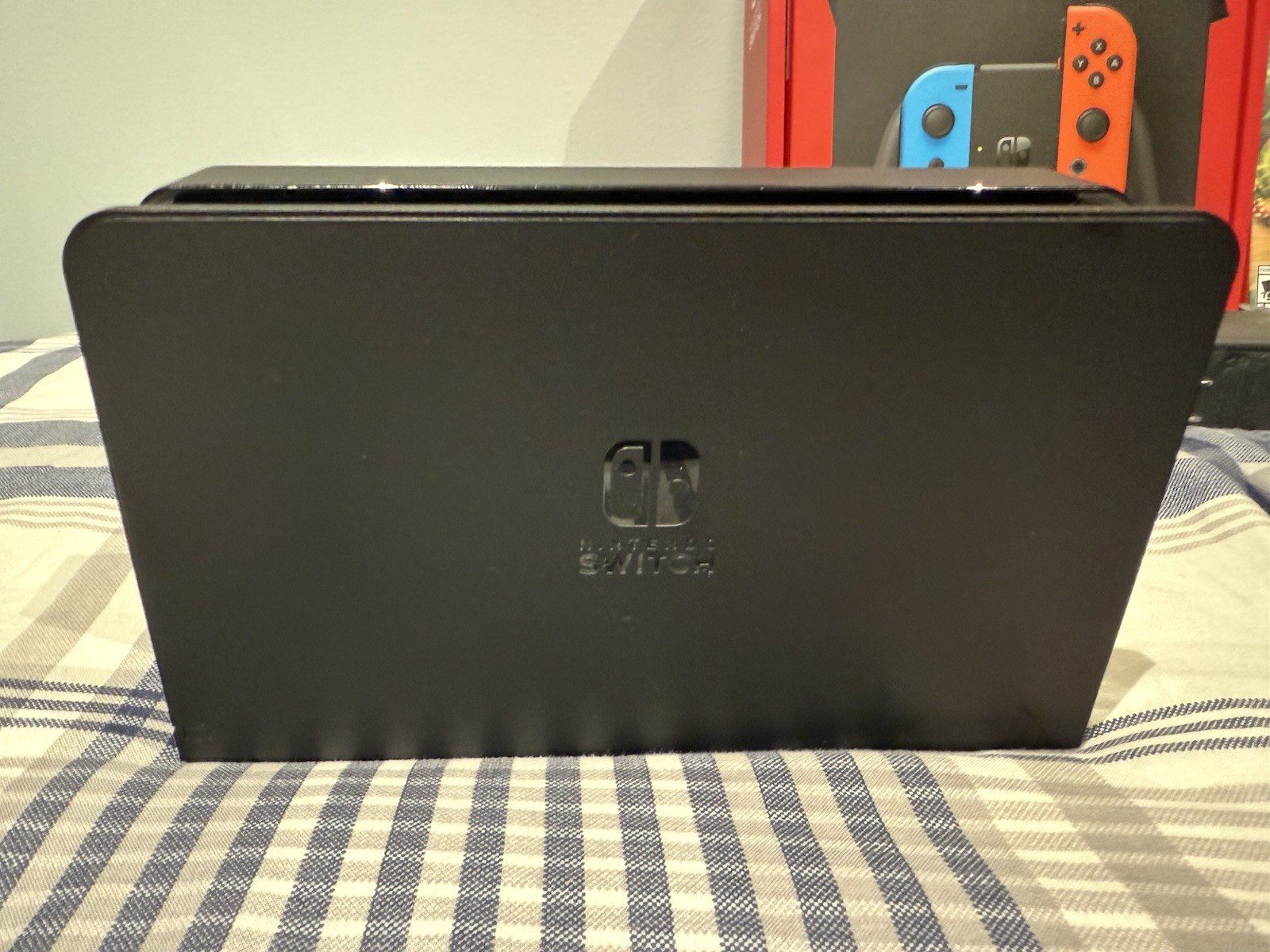 Nintendo Switch OLED Model HEG-001 64GB – Black/Neon Red/Neon With extras!
