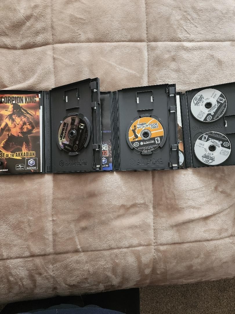 Nintendo GameCube Gaming System – Indigo with 16 games
