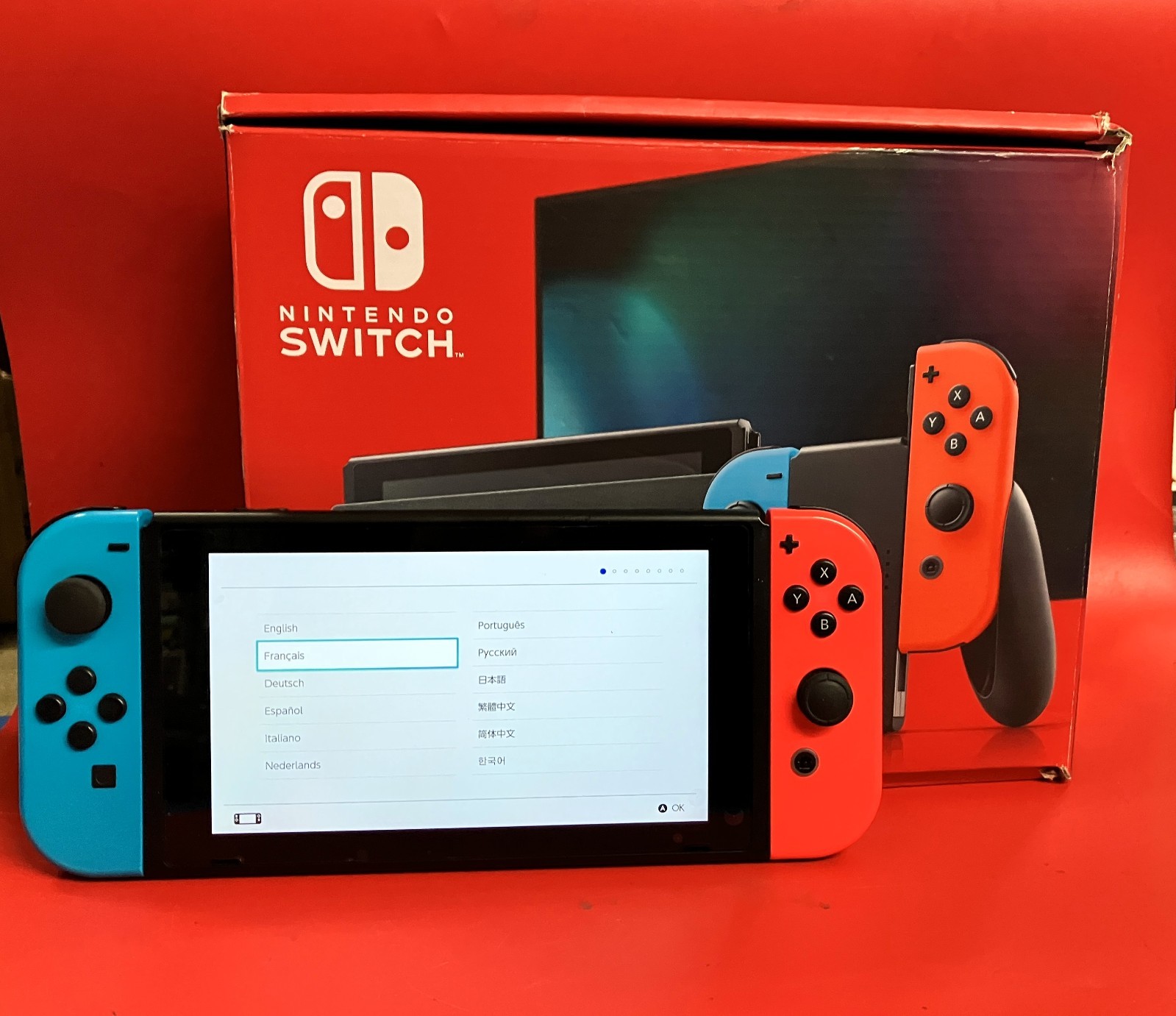 NINTENDO SWITCH HANDHELD IN ORIGINAL BOX #HAC-001-01 (FRE016299)