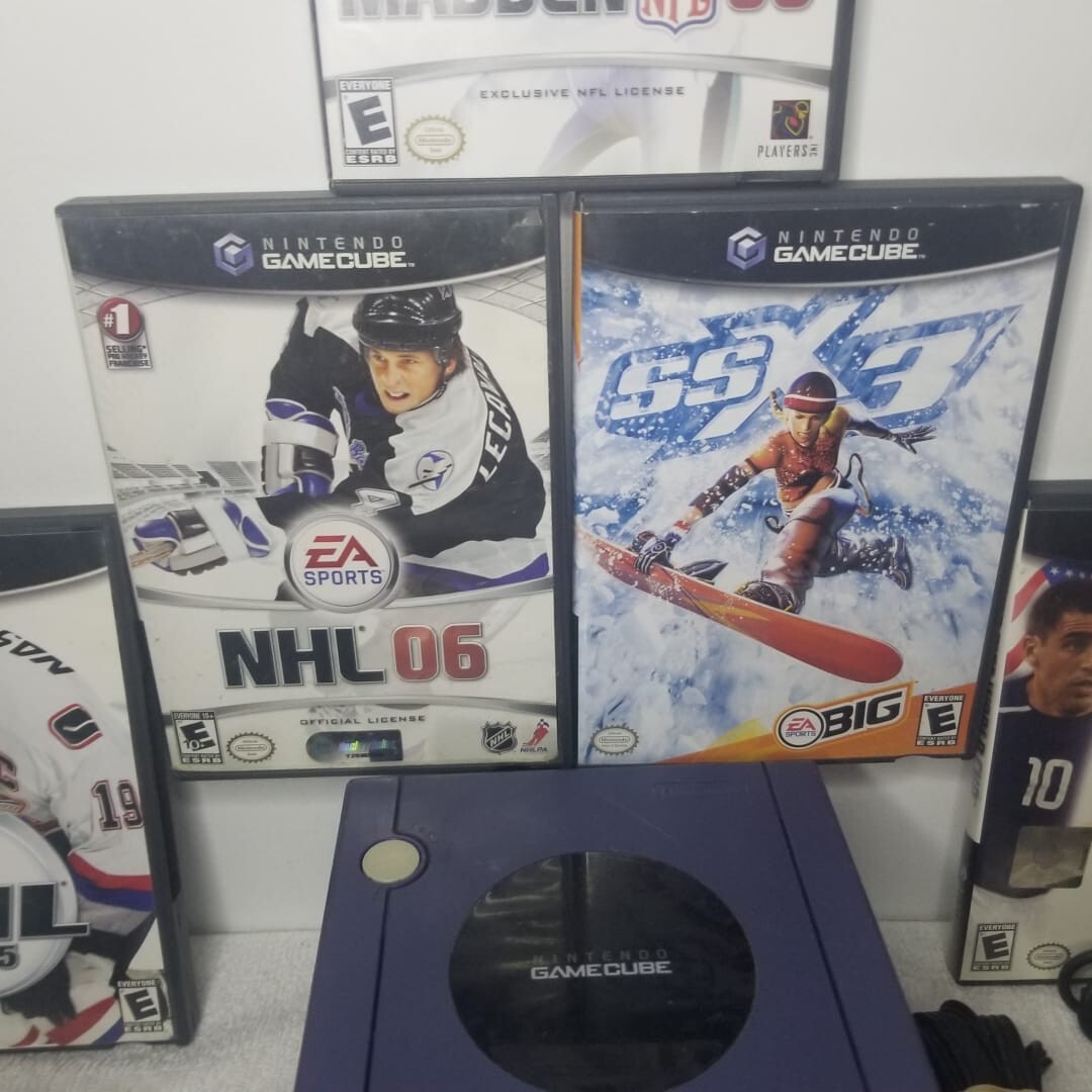 Nintendo GameCube Bundle / Model DOL-001 Indigo + 2 controllers + 5 games